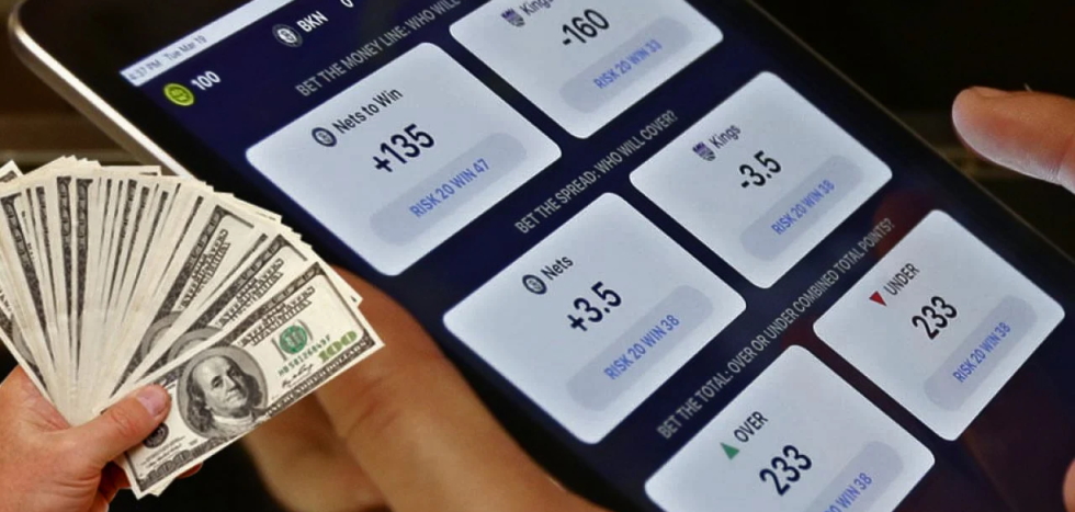 Understanding the Basics: What is a Moneyline Bet?